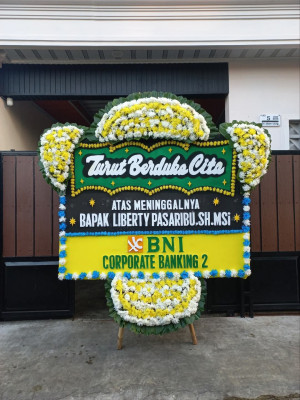 Papan Bunga Duka di Laut Tador
