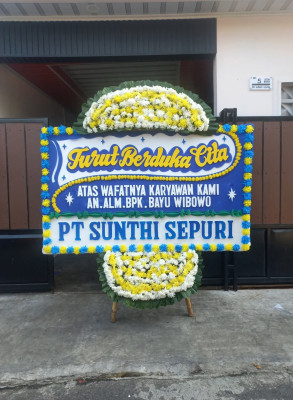 Papan Bunga Duka di Laut Tador
