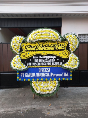 Papan Bunga Duka di Laut Tador