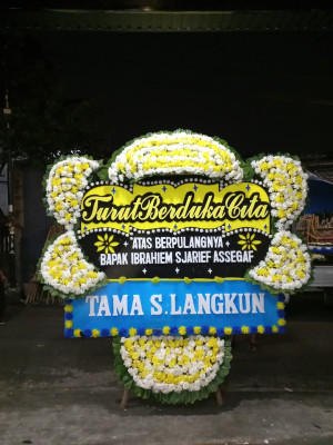 Papan Bunga Duka di Laut Tador