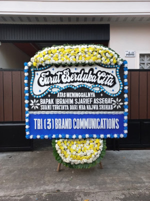 Papan Bunga Duka di Laut Tador